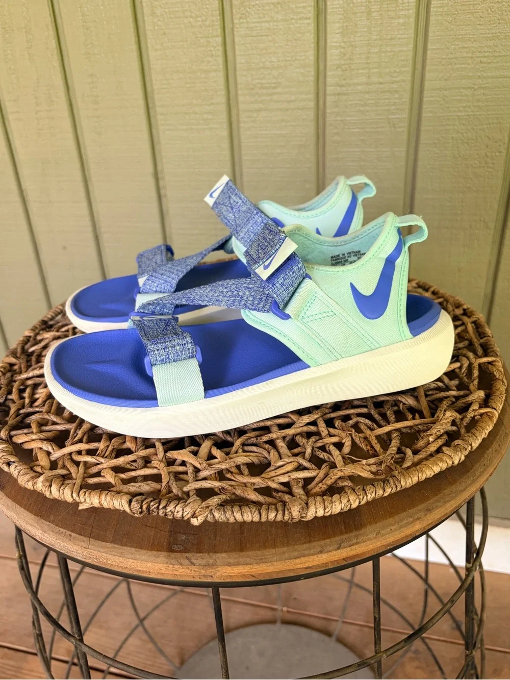 Nike Wmns Vista NA Sandals Mint Foam Cashmere DJ6608-300 Size 7 Blue Green